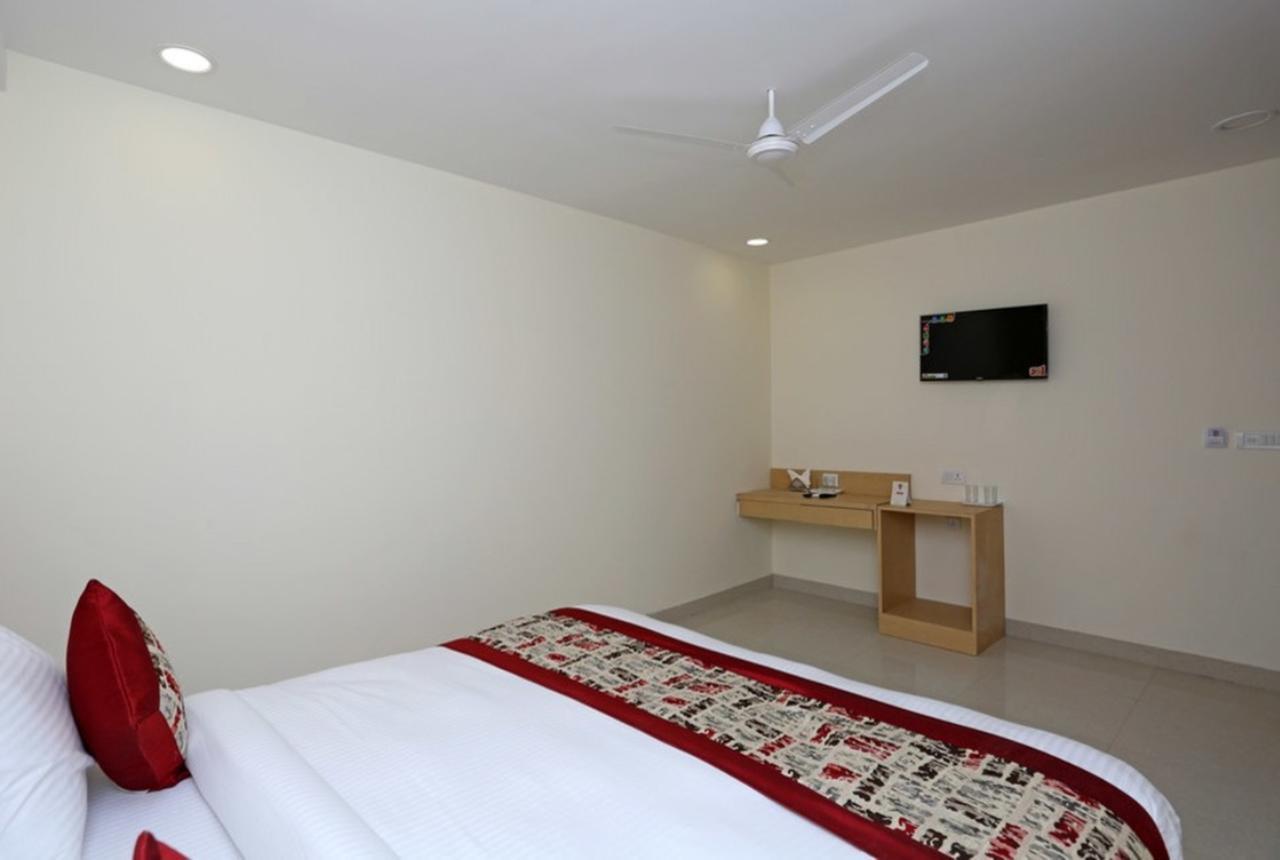 Hotel Airport D'Capitol New Delhi Buitenkant foto